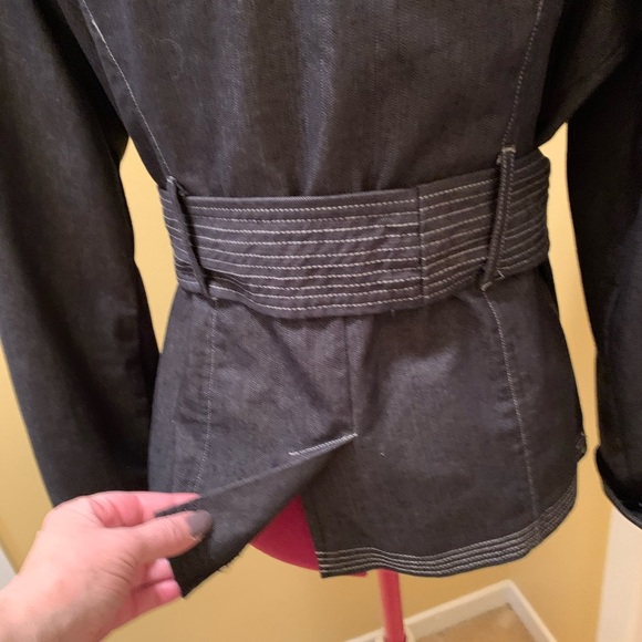 Robert Louis Wide Lapel Jean Jacket with Belt and contrasting trim - Picture 10 of 12